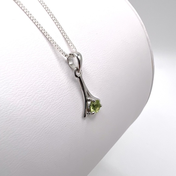 Genuine Peridot .925 Sterling Silver Necklace - Picture 7 of 12
